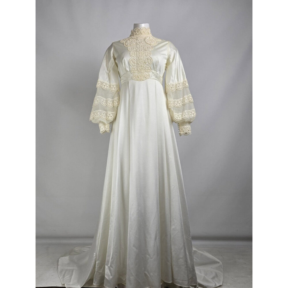 Vintage 1970s Alfred Angelo Empire Waist Bishop Sleeve Lace Wedding Dress Size S